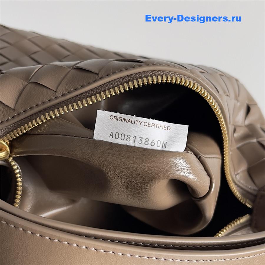 b0tt*ga Ven*ta wallace beige leather shoulder bag