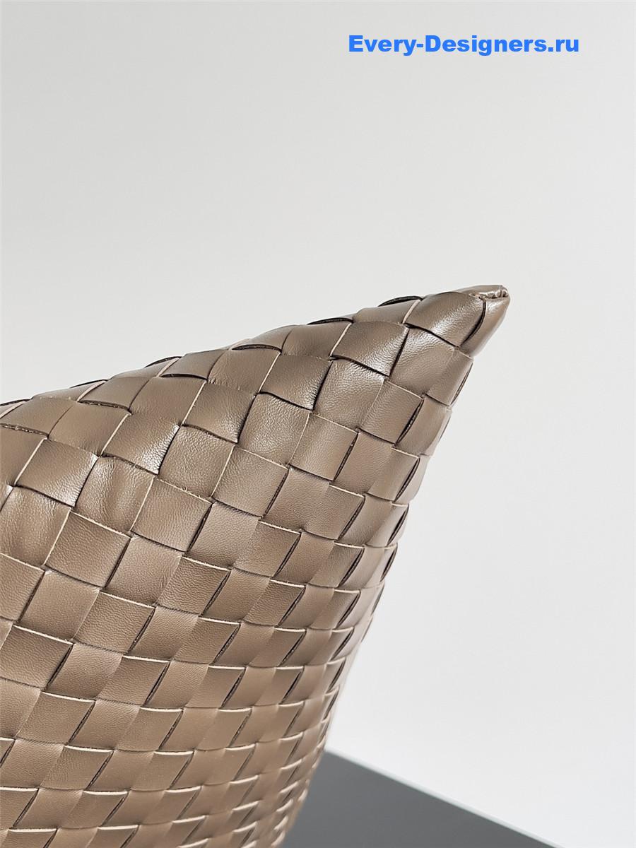 b0tt*ga Ven*ta hop large leather tote bag in beige