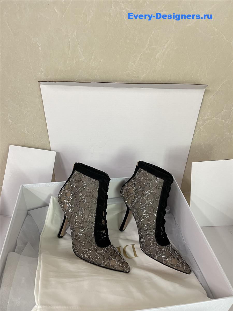 D10r capture heeled ankle boots