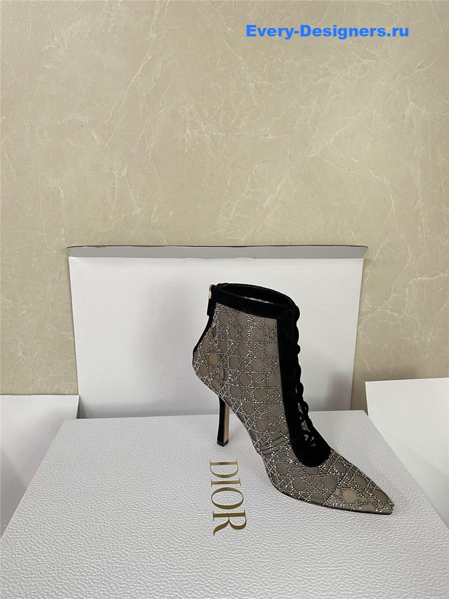 D10r capture heeled ankle boots