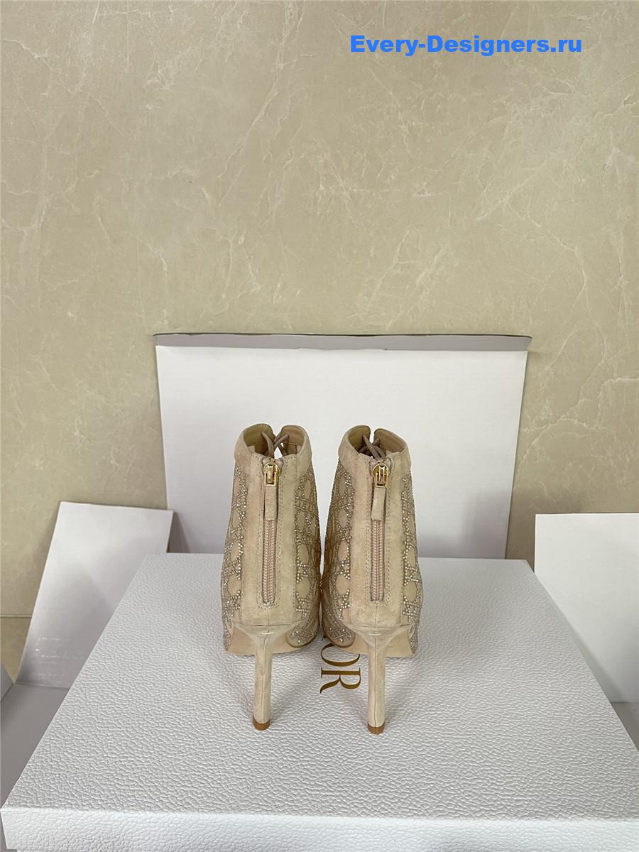 D10r capture heeled ankle boot beige