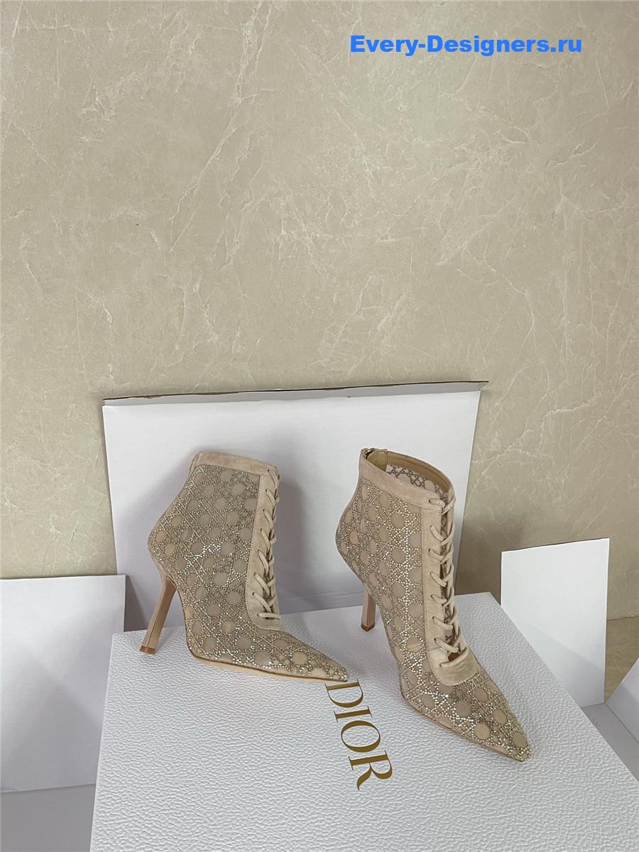 D10r capture heeled ankle boot beige