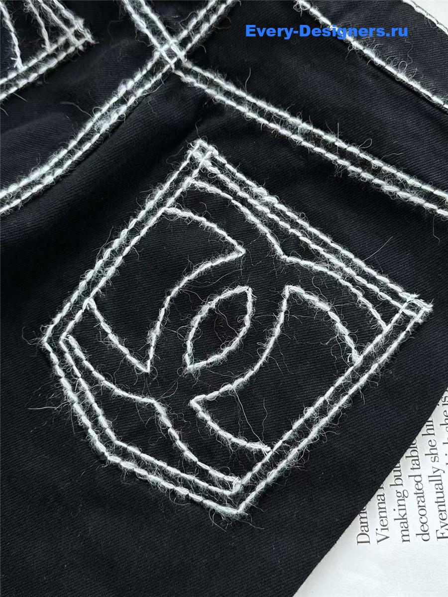 Ch**el thick line logo black jeans