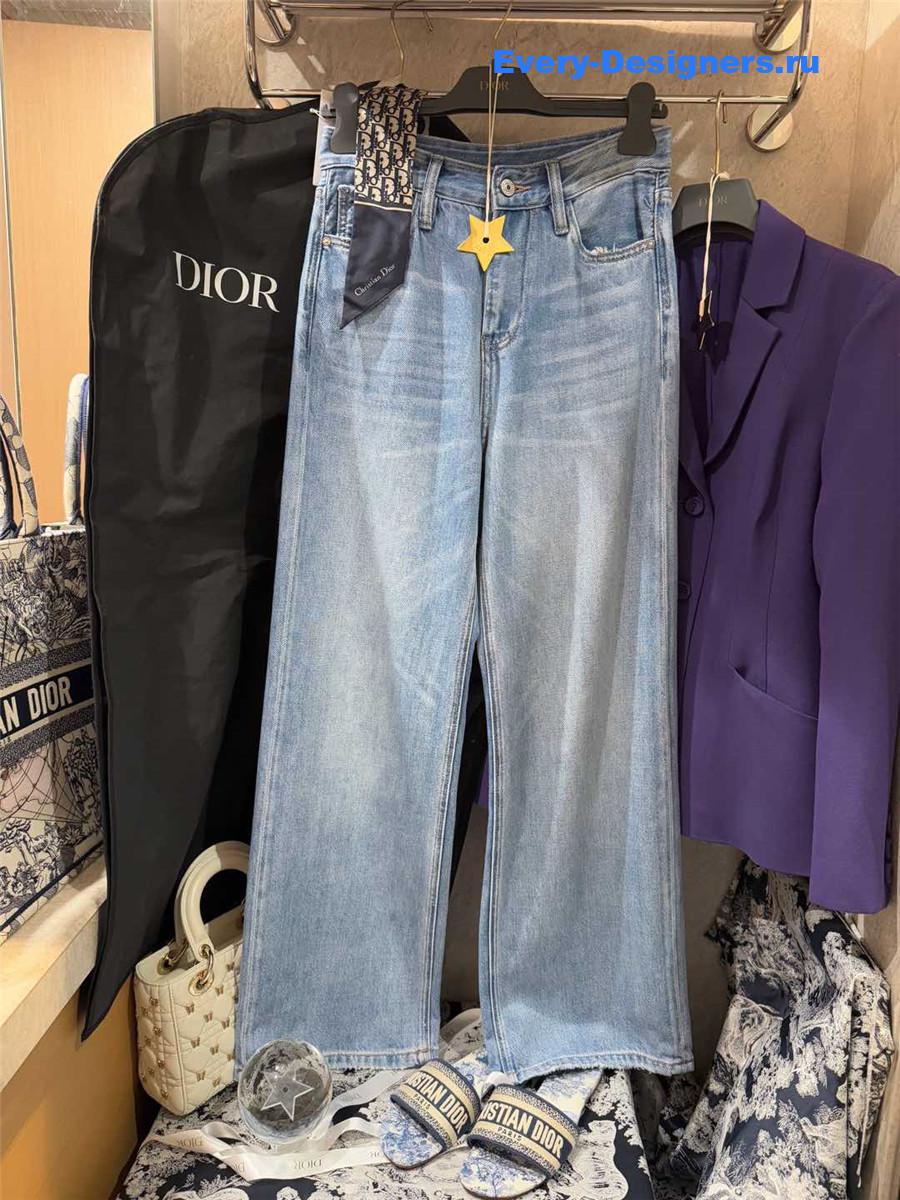 D10r relaxed high-waist jeans