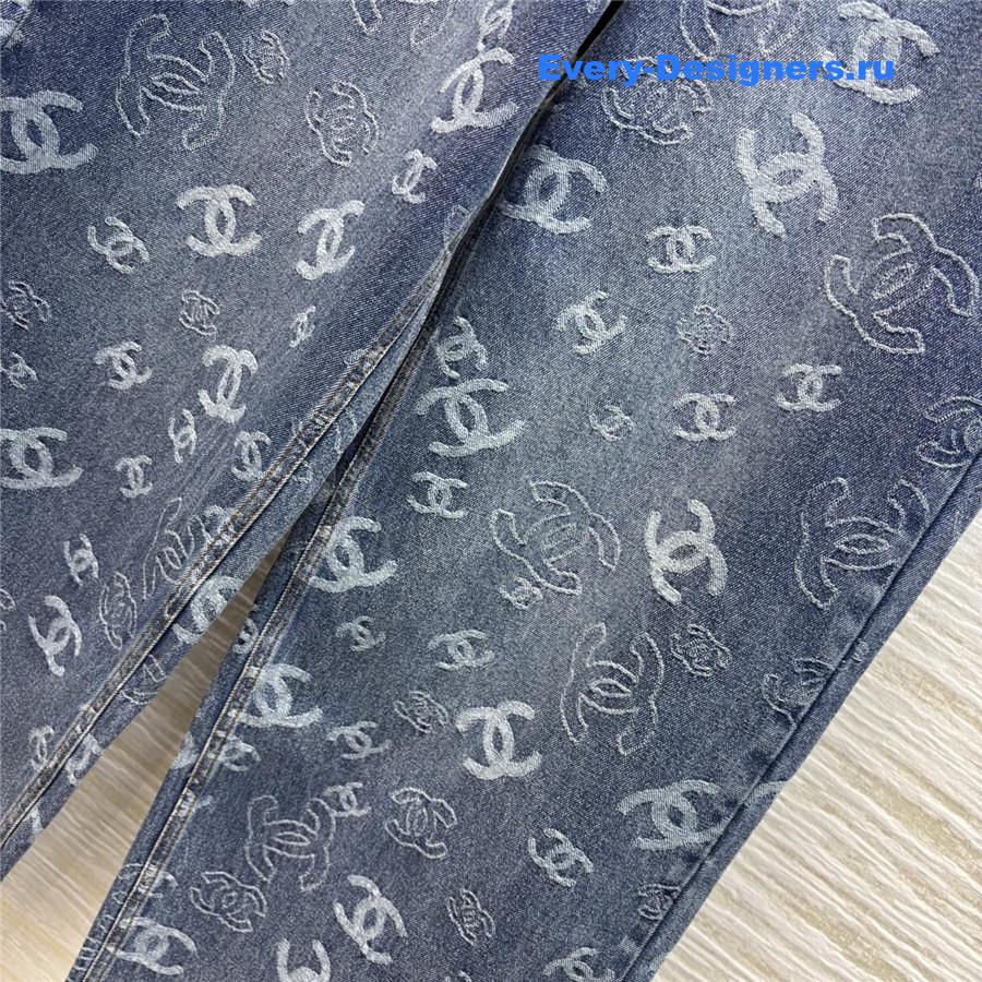 Ch**el lettering print straight jeans