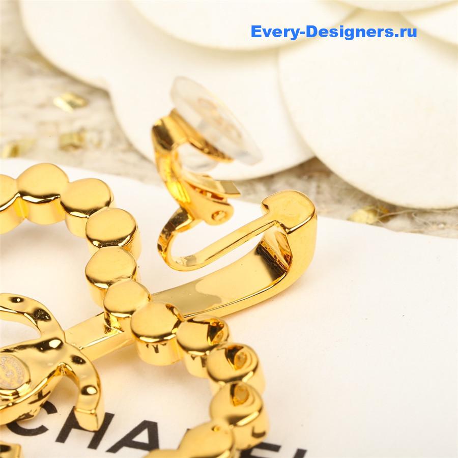 Ch**el heart earrings