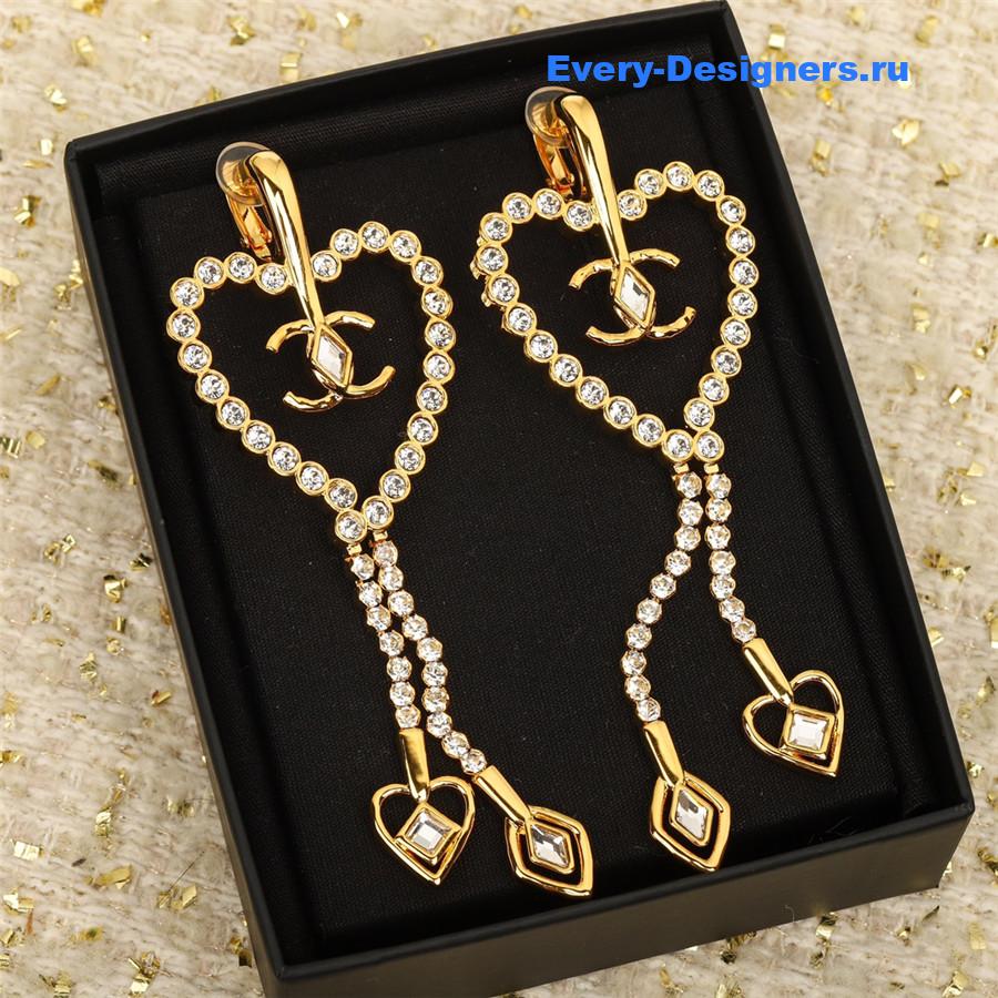 Ch**el heart earrings