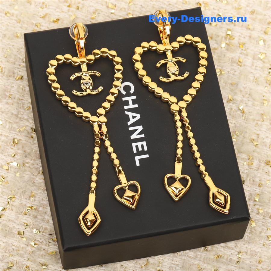 Ch**el heart earrings