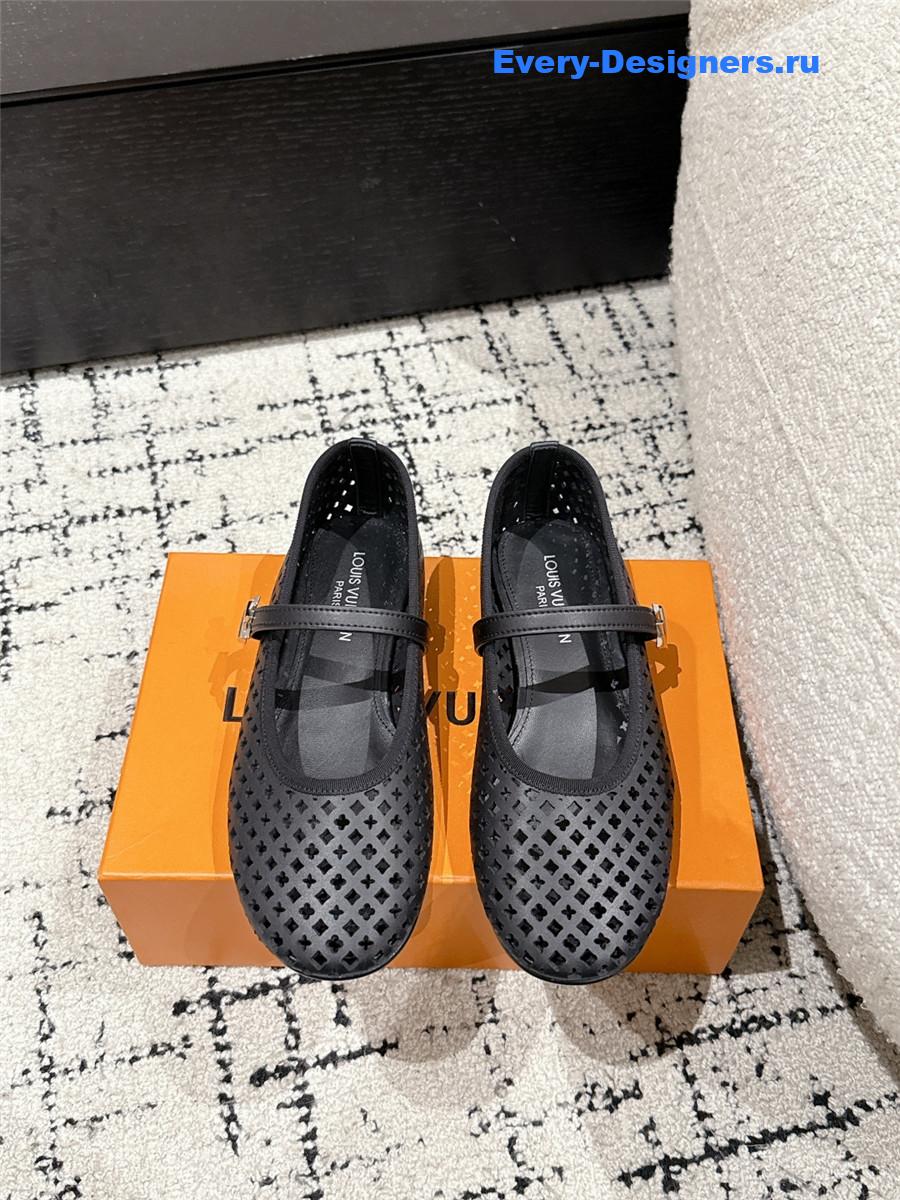 l0vis Vvtt0n perforated romy flat ballerina in black