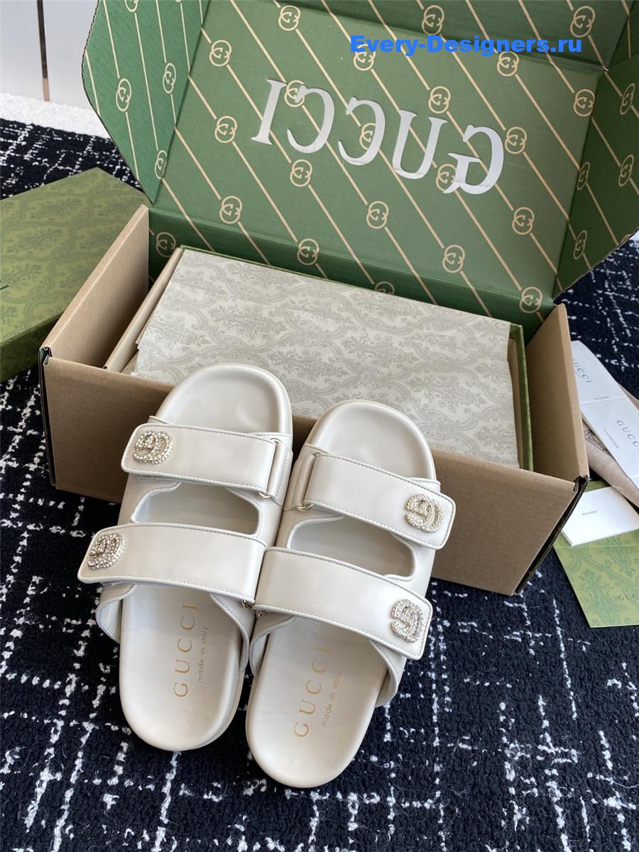 Gvc*1 gg logo slide sandals in white