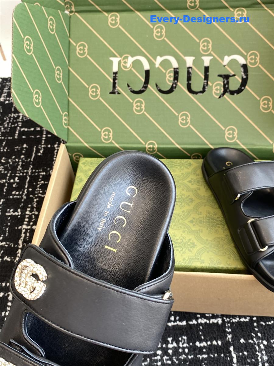 Gvc*1 gg logo slide sandals in black