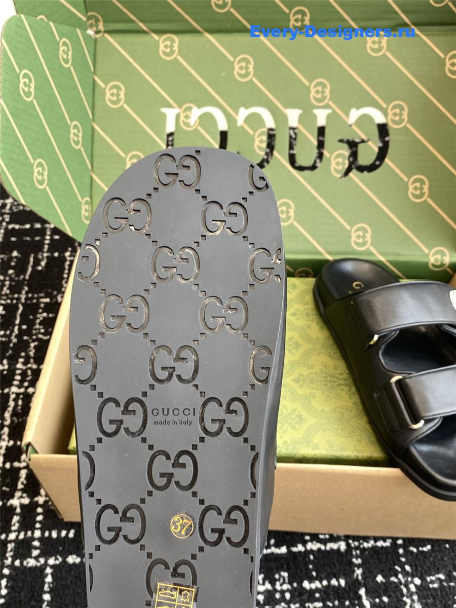 Gvc*1 gg logo slide sandals in black