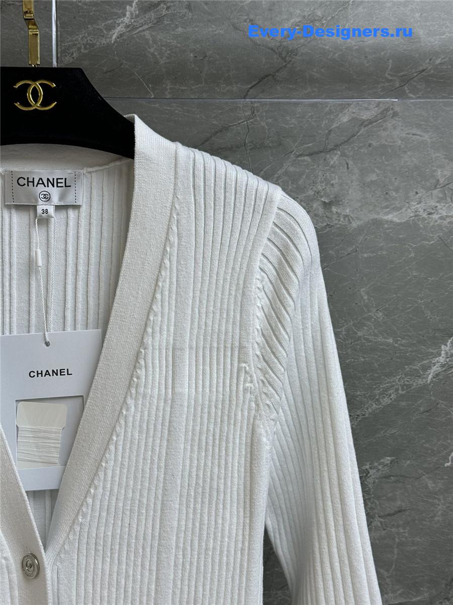 Ch**el v-neck long-sleeved knitted dress