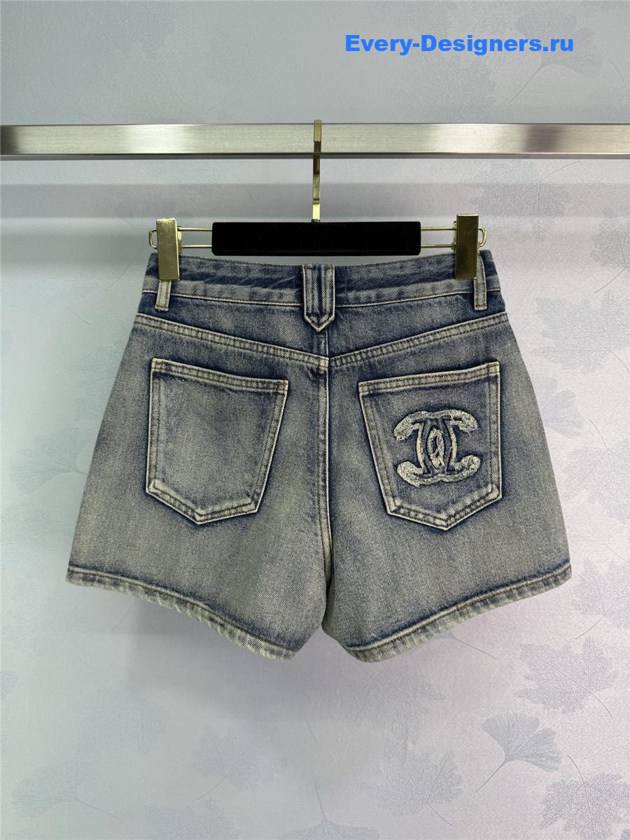 Ch**el rivet pocket edge denim shorts