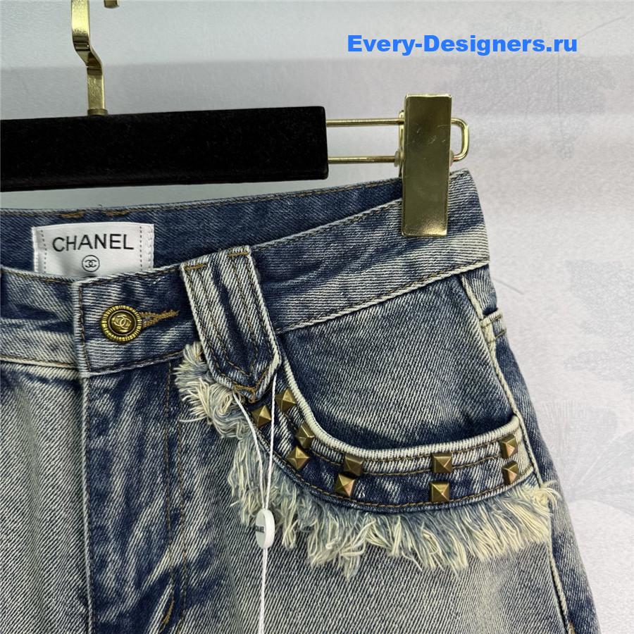 Ch**el rivet pocket edge denim shorts