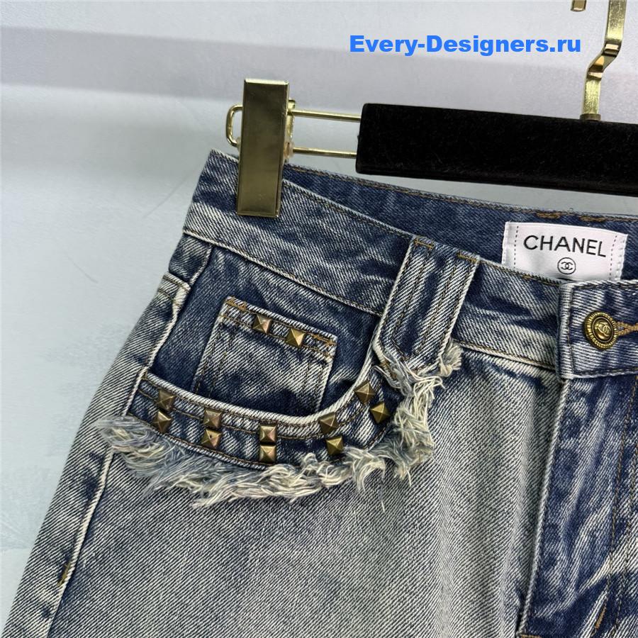 Ch**el rivet pocket edge denim shorts