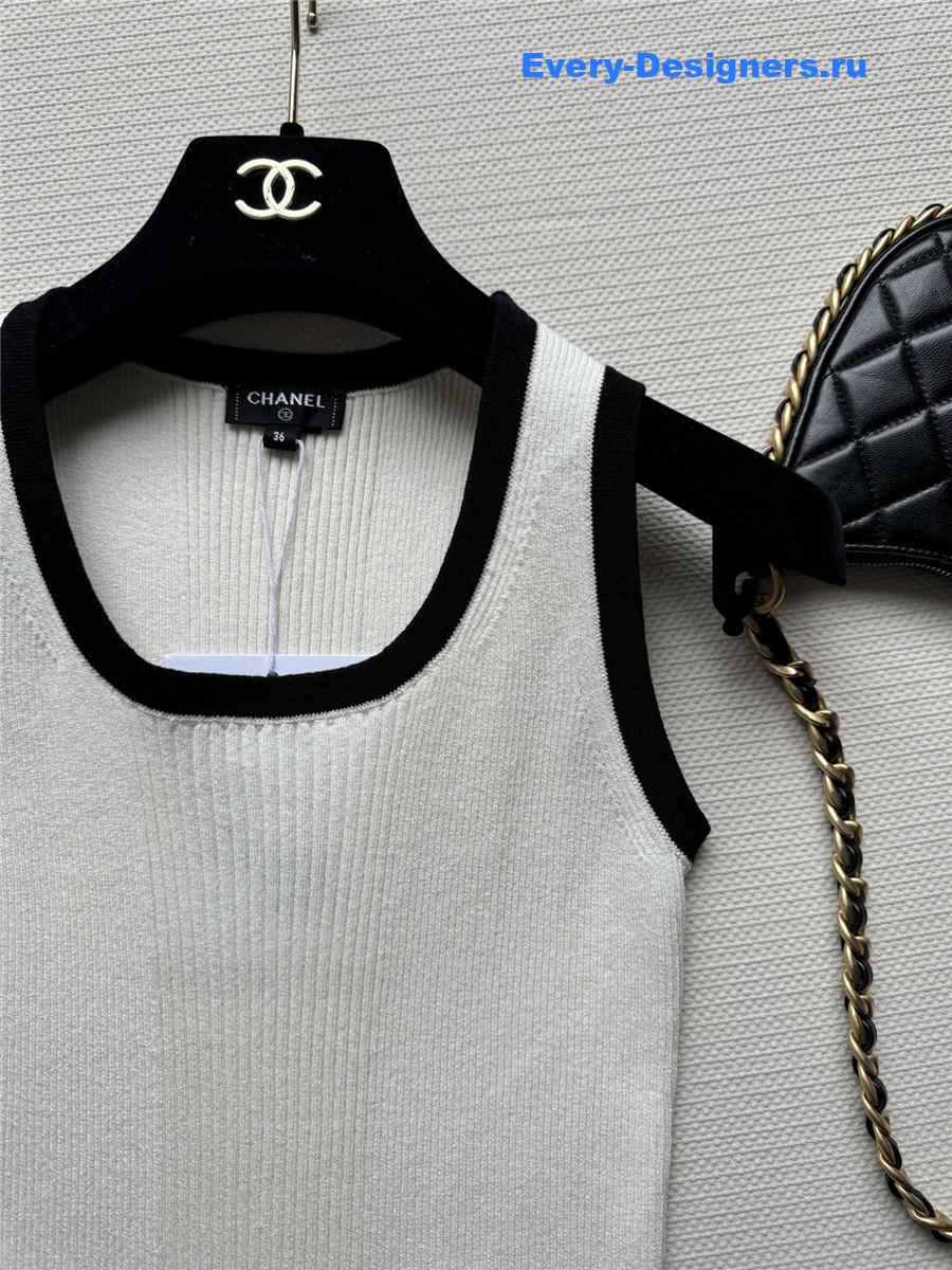 Ch**el u-neck knitted vest white