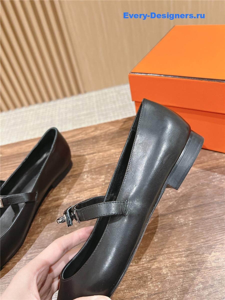 H**me5 black calfskin ballet flats for women
