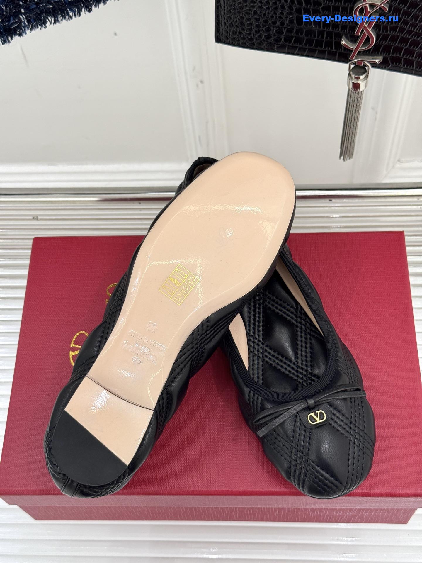 Va1e*ntin0 garavani black quiltie 67 ballerina flats