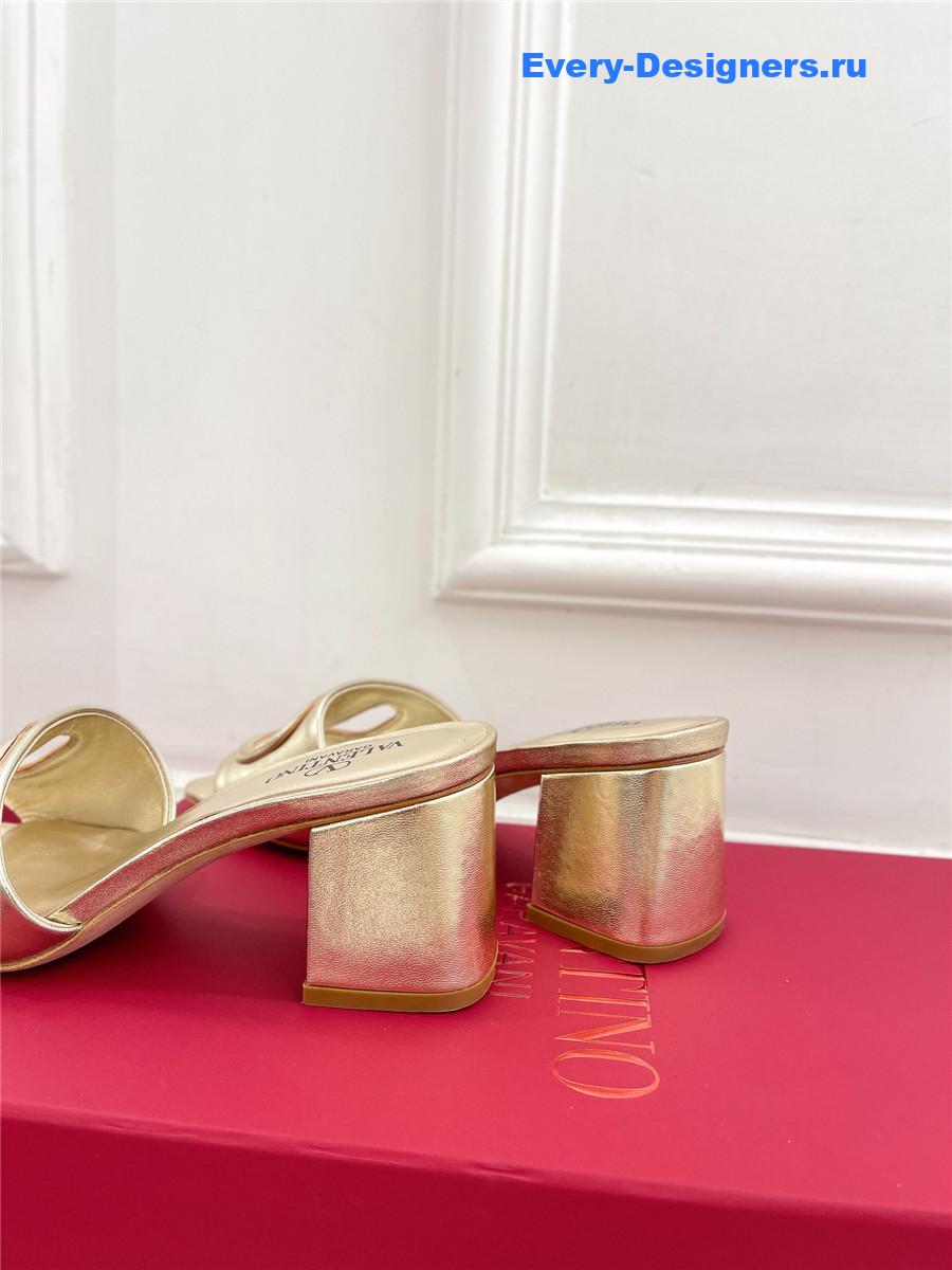 Va1e*ntin0 garavani vlogo slide sandals gold