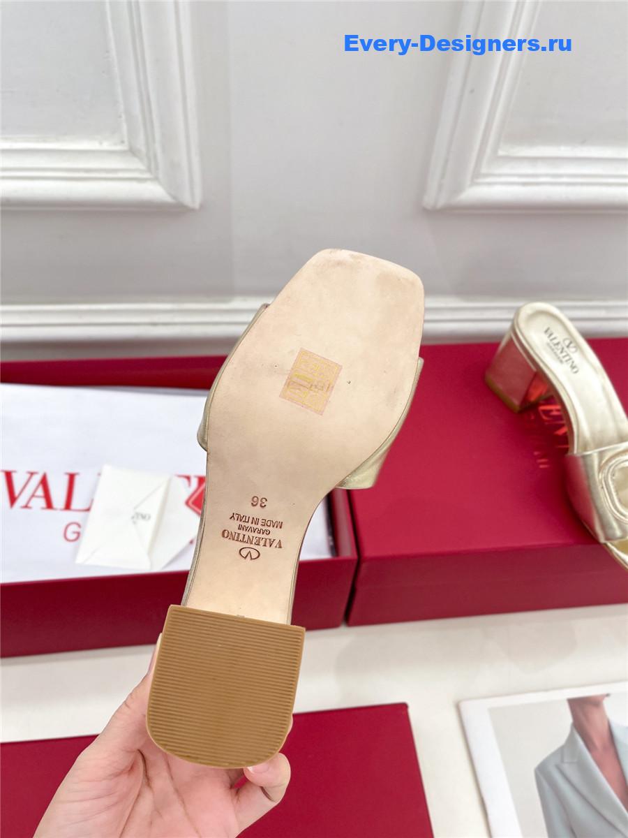 Va1e*ntin0 garavani vlogo slide sandals gold