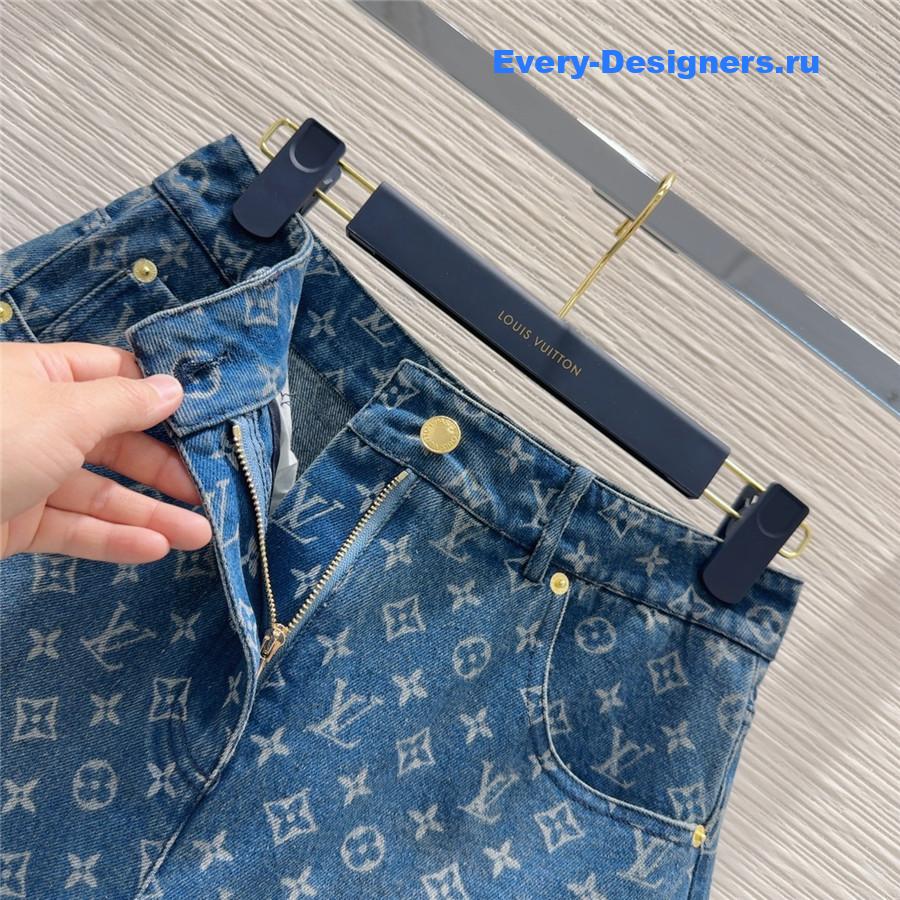 l0vis Vvtt0n monogram blue denim shorts