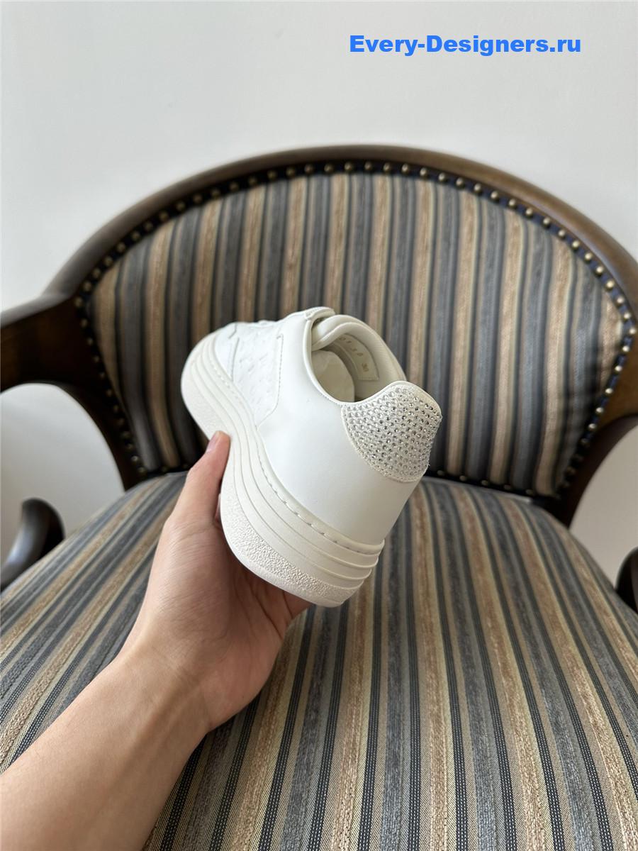 l0vis Vvtt0n lv groovy sneakers in white