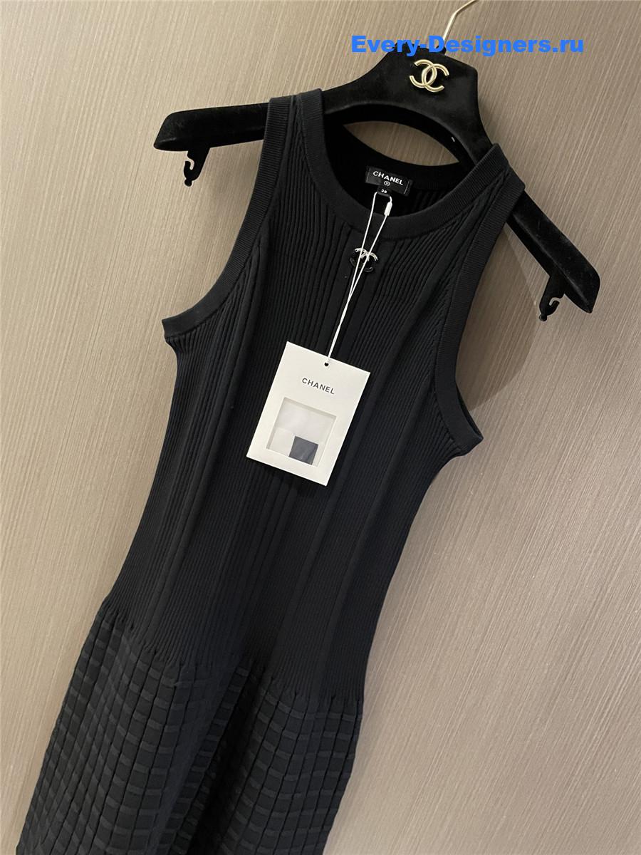 Ch**el black u-neck sleeveless knitted dress