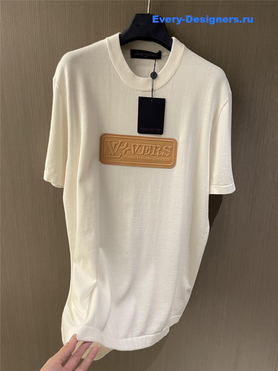 l0vis Vvtt0n vvn patch crewneck