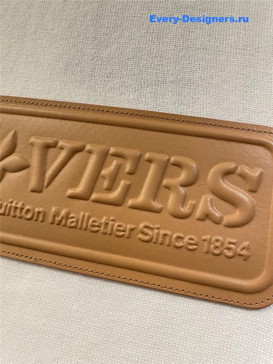 l0vis Vvtt0n vvn patch crewneck