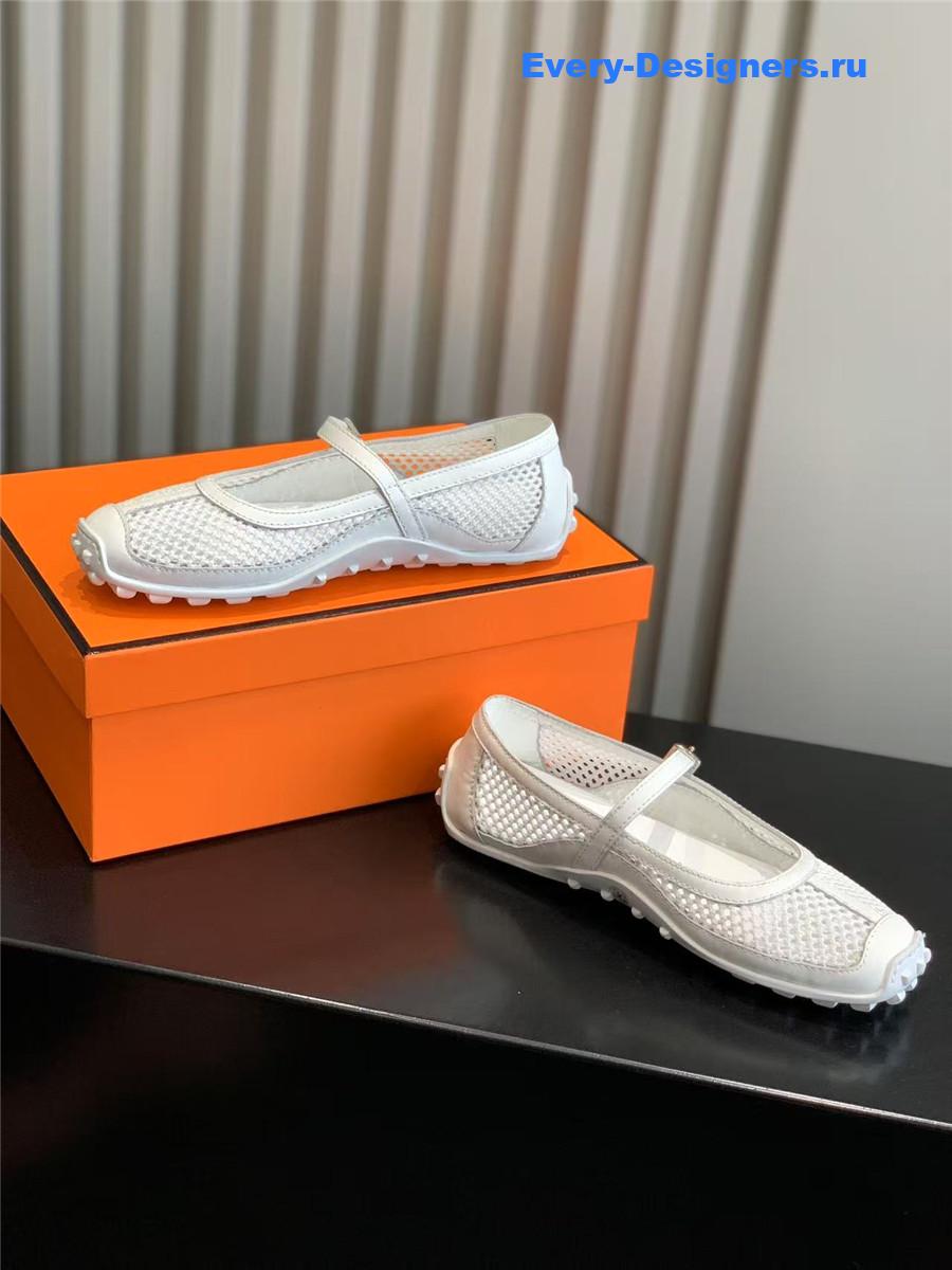 H**me5 kichu white ballet flats