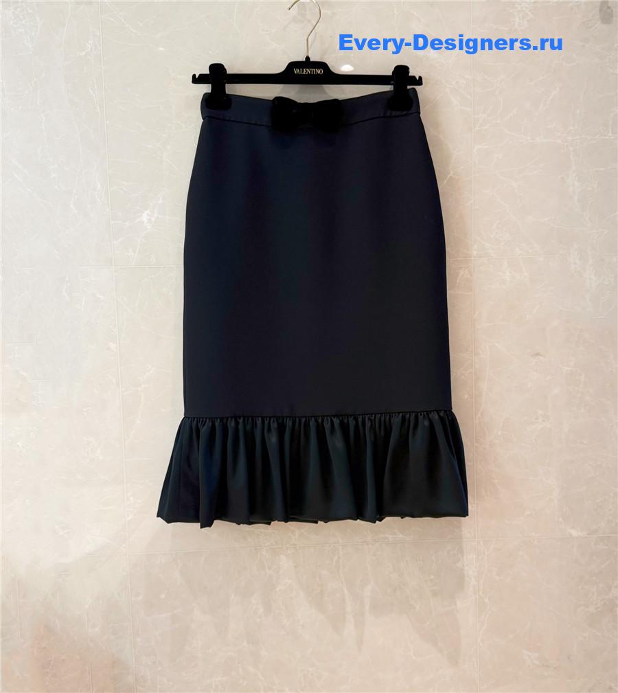Va1e*ntin0 black crepe midi skirt