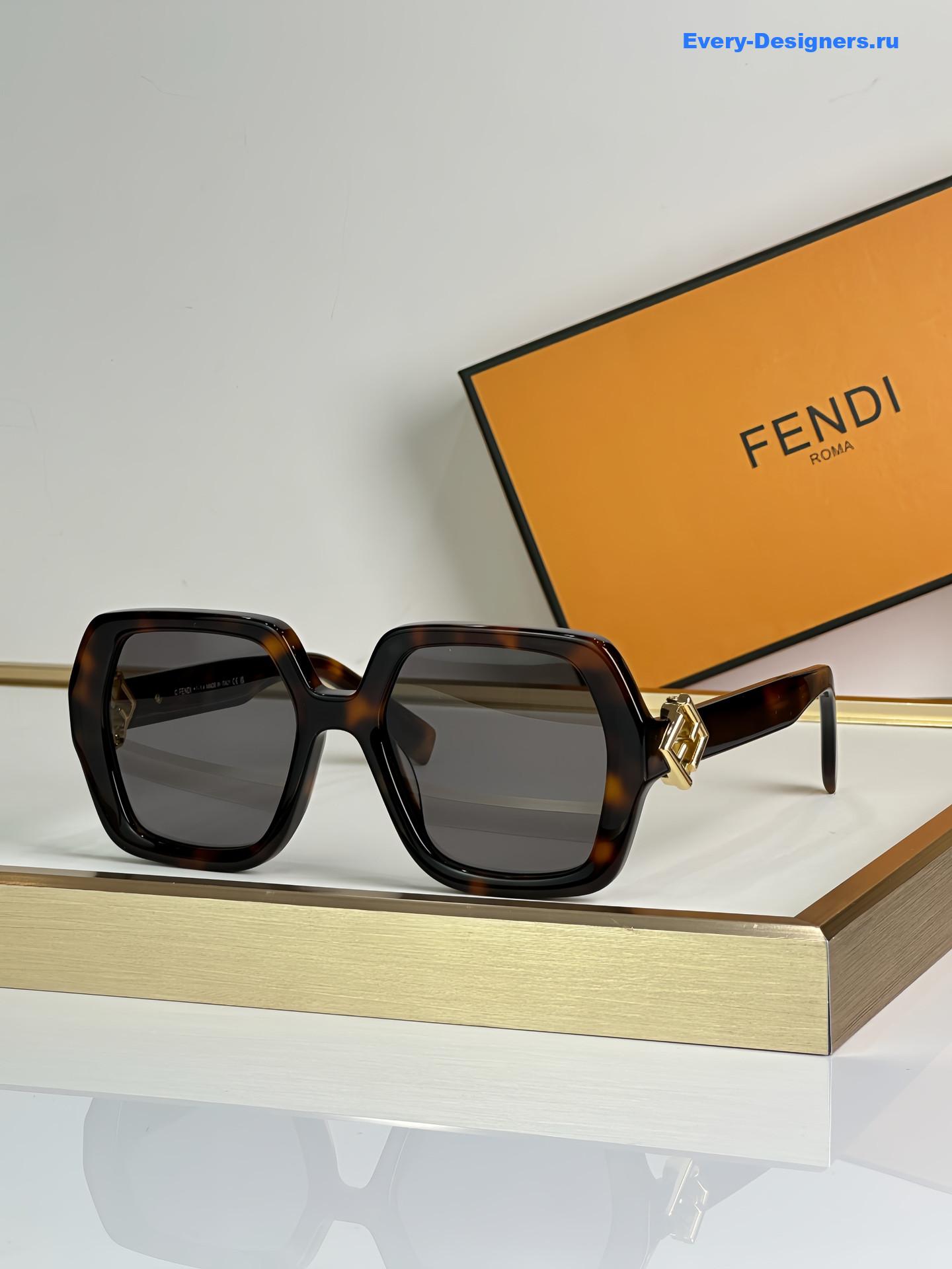 F**di fd40139 square sunglasses