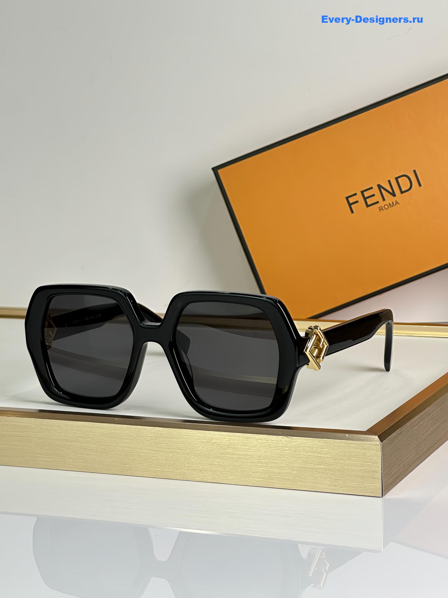 F**di fd40139 square sunglasses