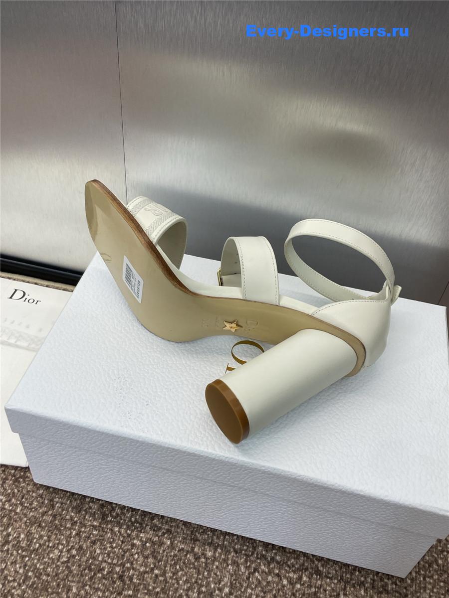 D10r dway white  heeled sandals