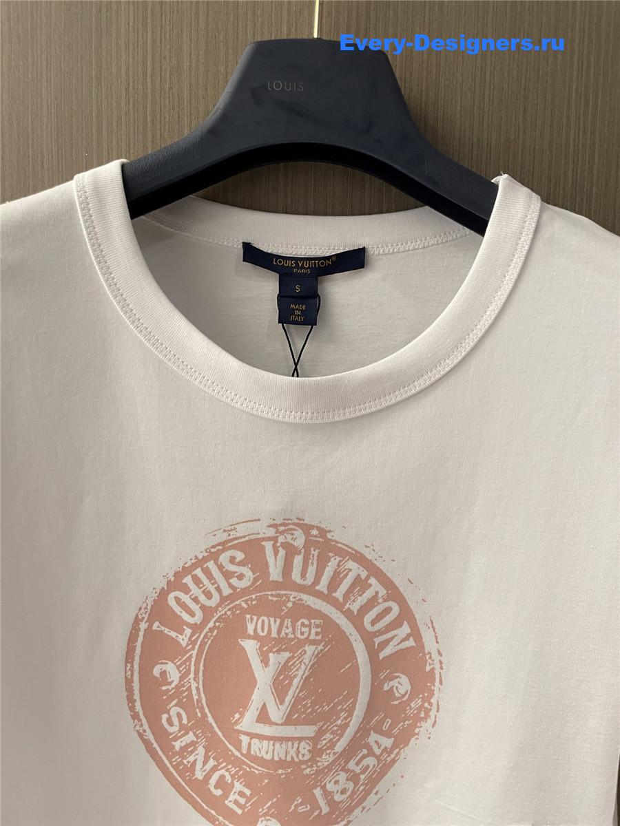 l0vis Vvtt0n lv stamp crop top