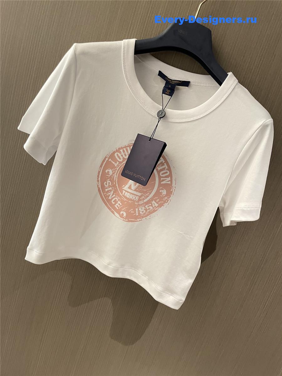 l0vis Vvtt0n lv stamp crop top