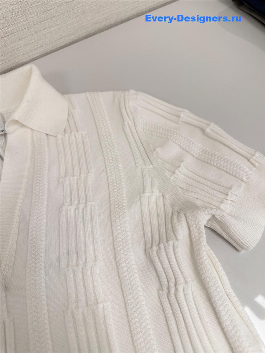 H**me5 white knit short sleeve top