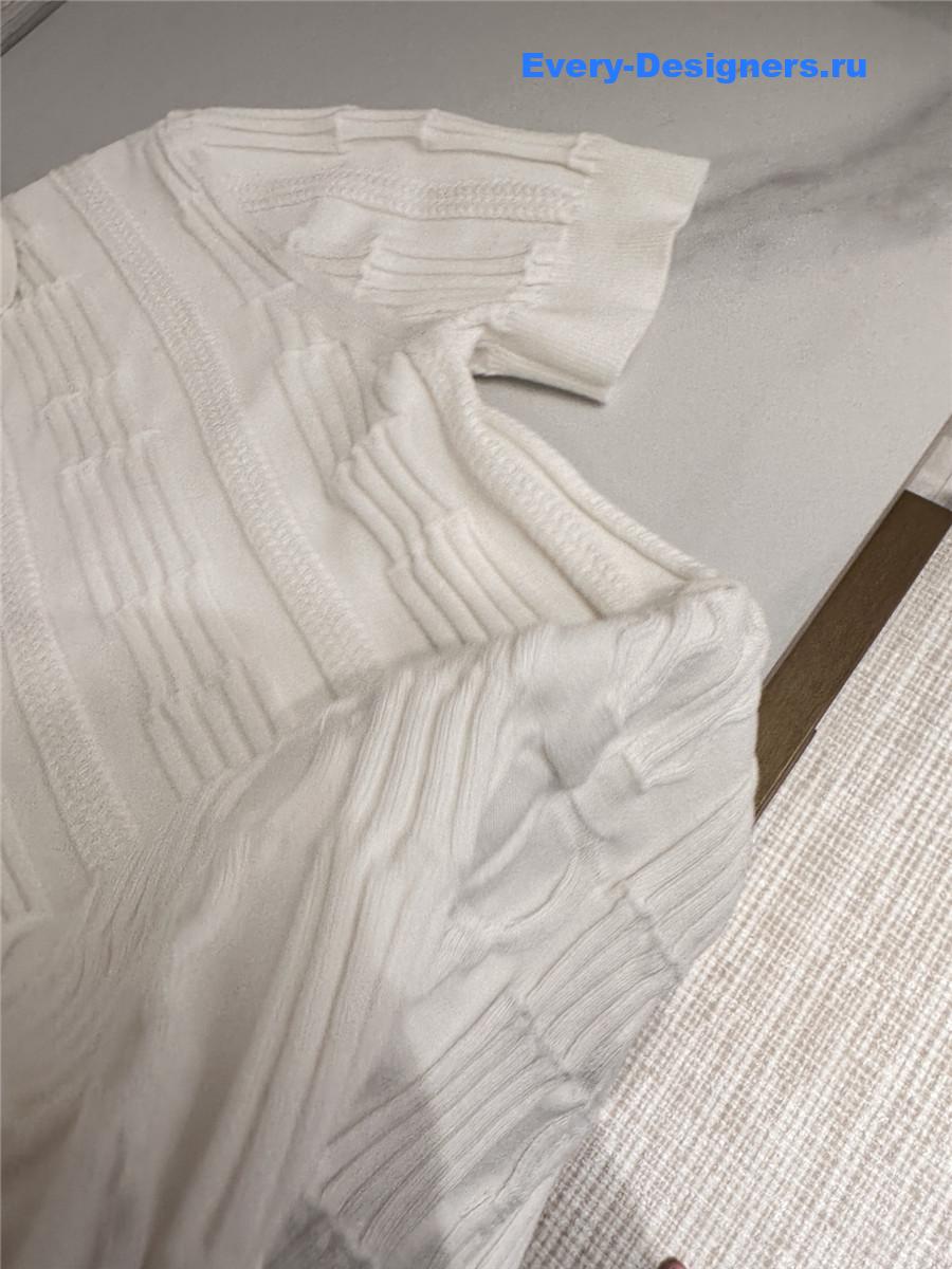 H**me5 white knit short sleeve top