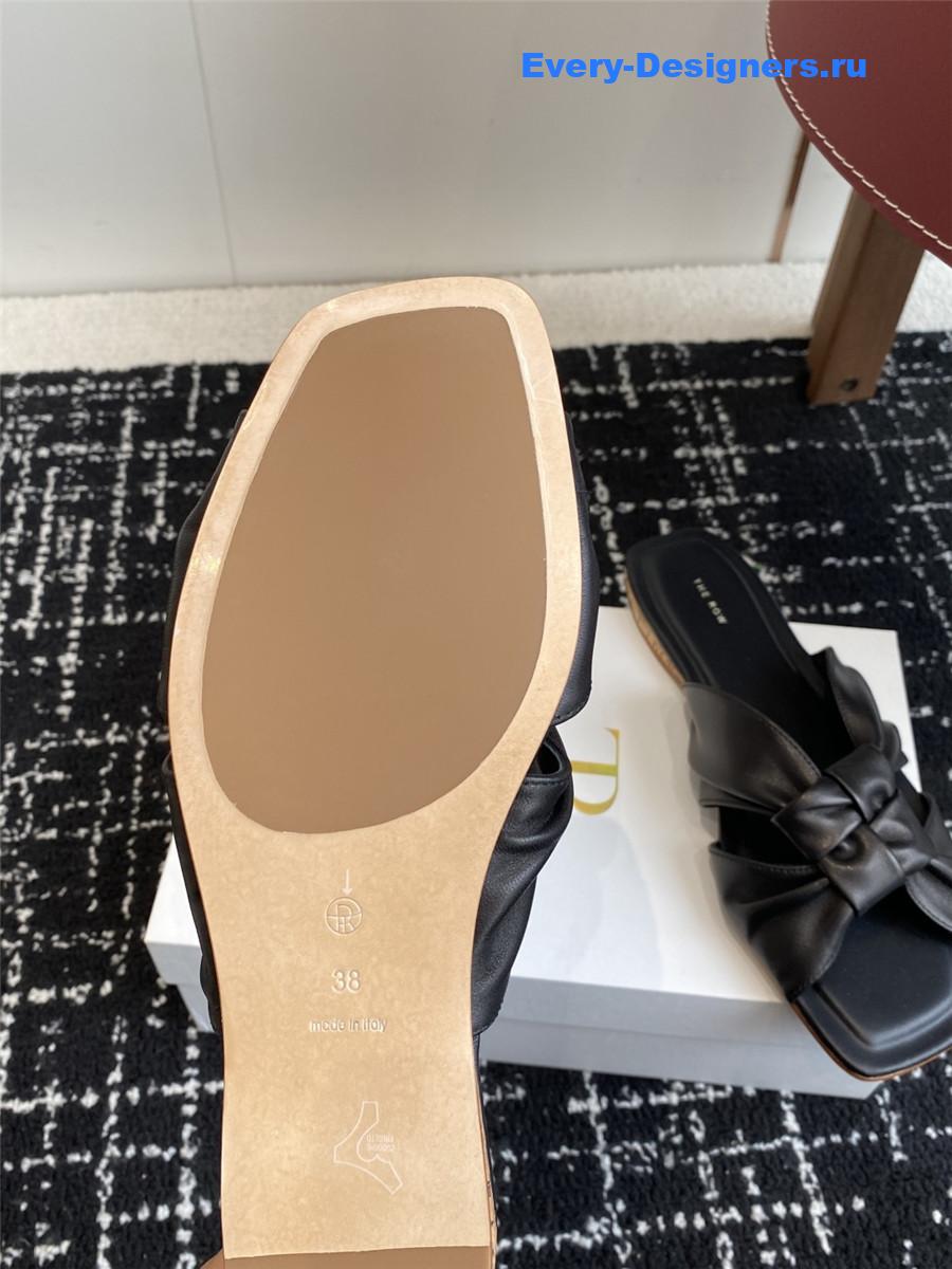 The R0w soft knot black leather flats