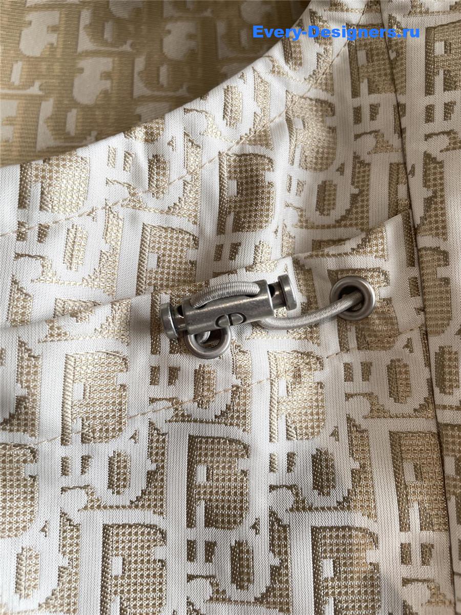 D10r hooded sleeveless vest in beige