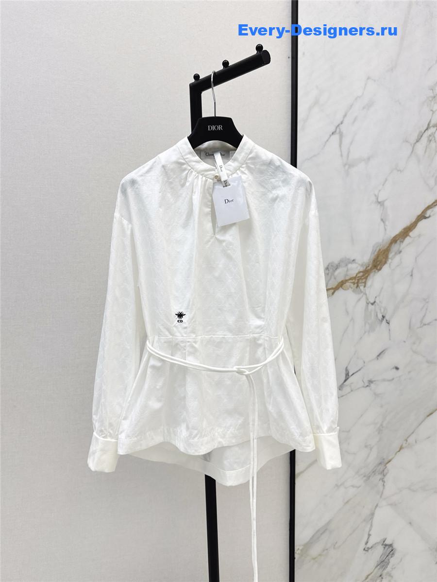 D10r cd white waist shirt
