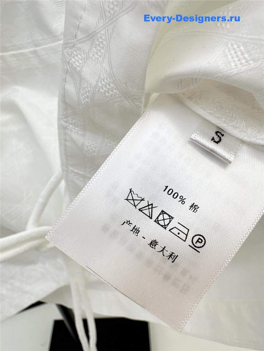 D10r cd white waist shirt