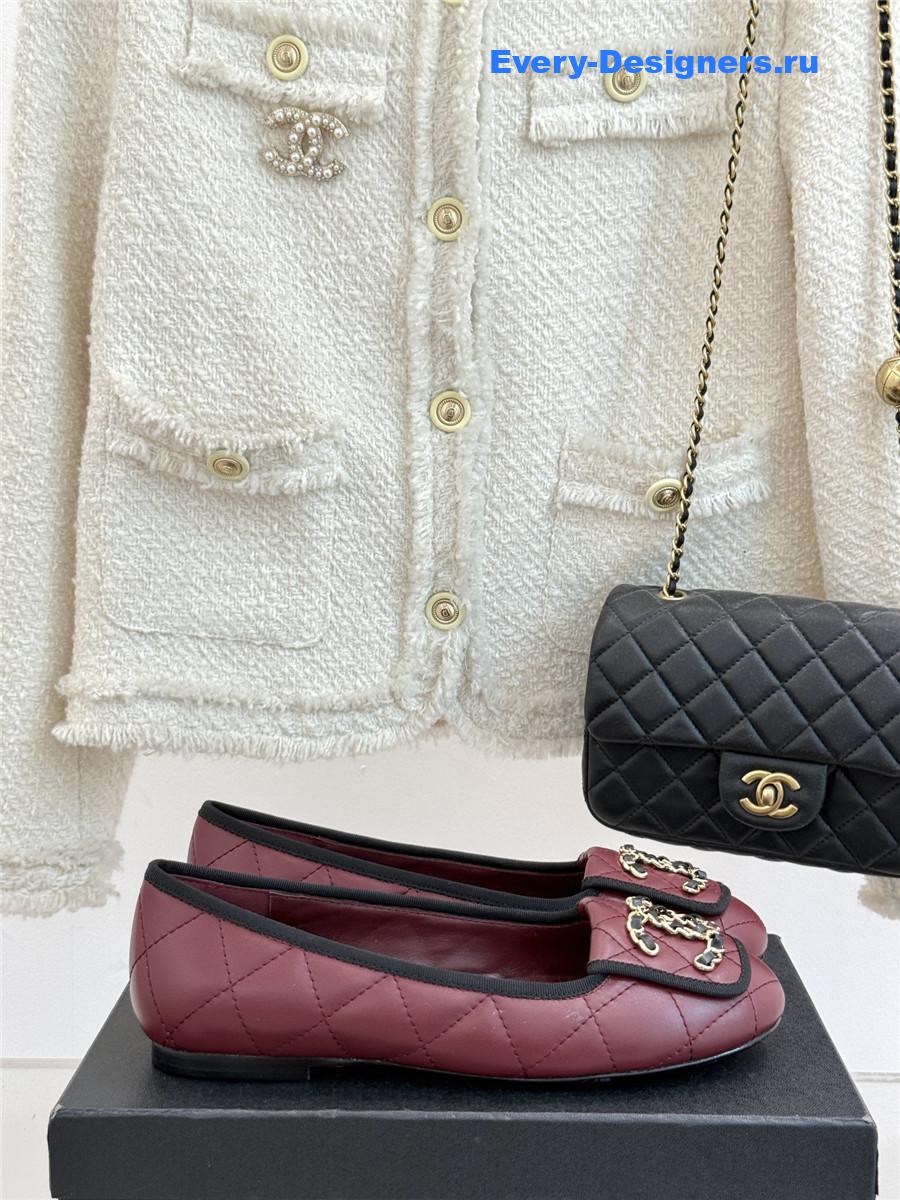 ch**el burgundy D1am0nd chain ballet flats