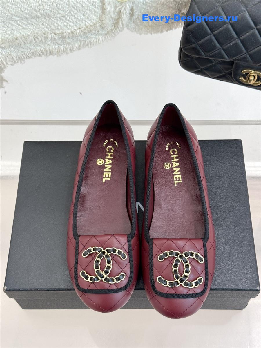 ch**el burgundy D1am0nd chain ballet flats