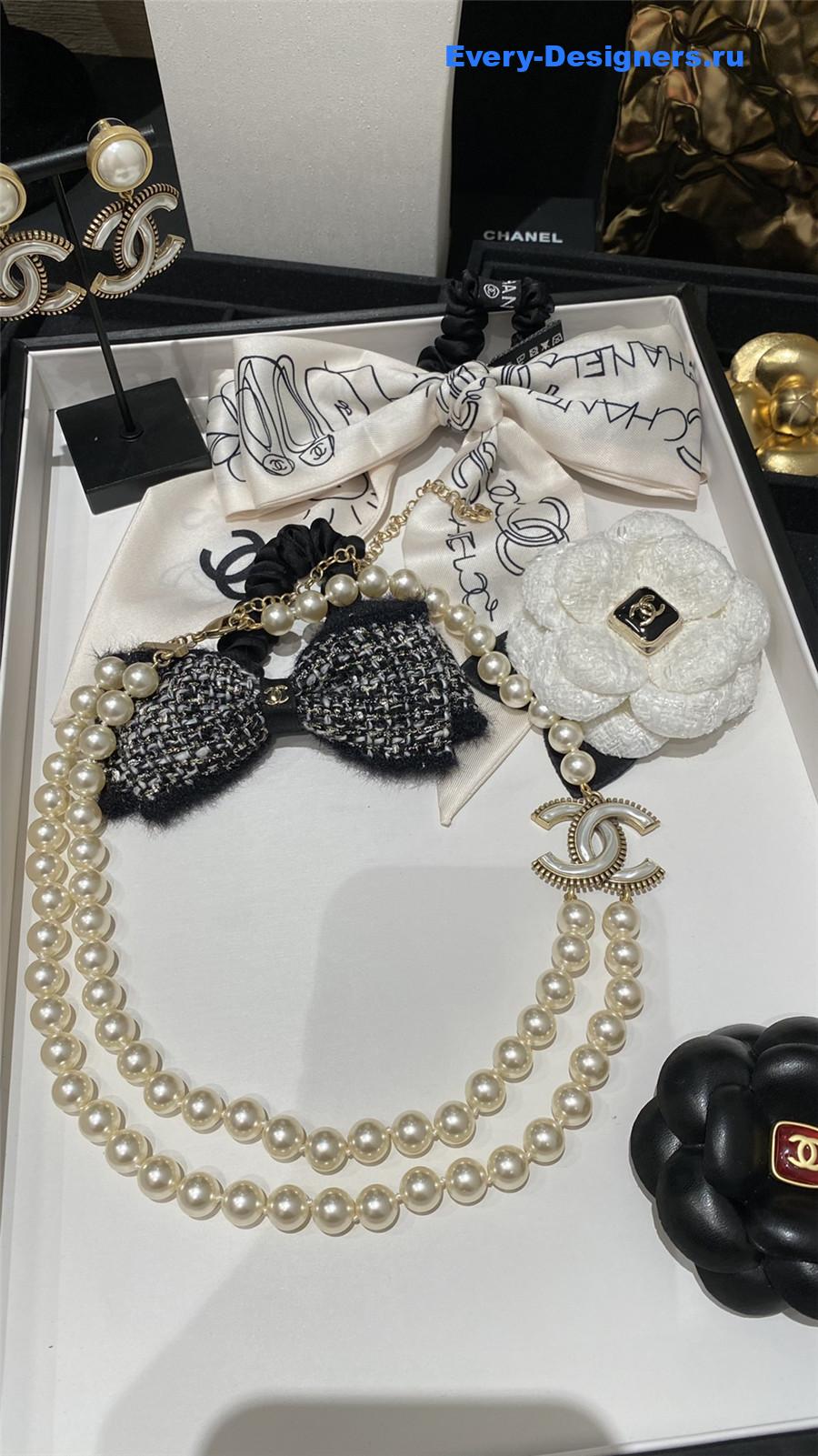 Ch**el gold cc zipper pearl necklace