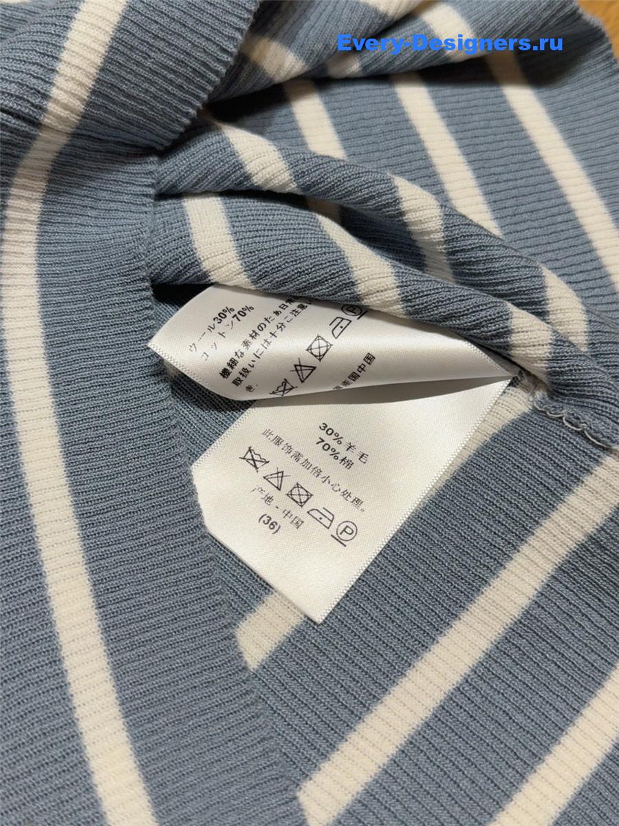D10r blue white striped knit top