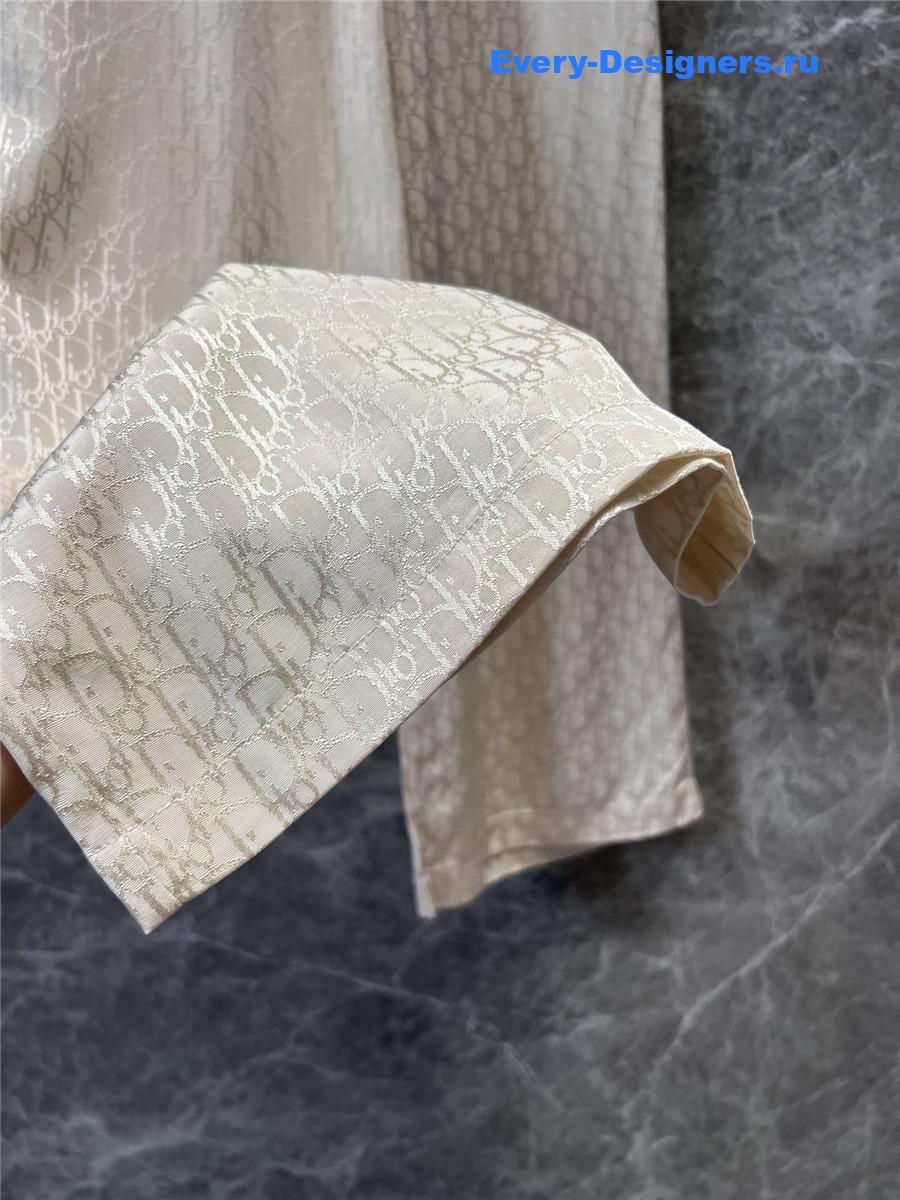 D10r bee embroidered trousers in beige