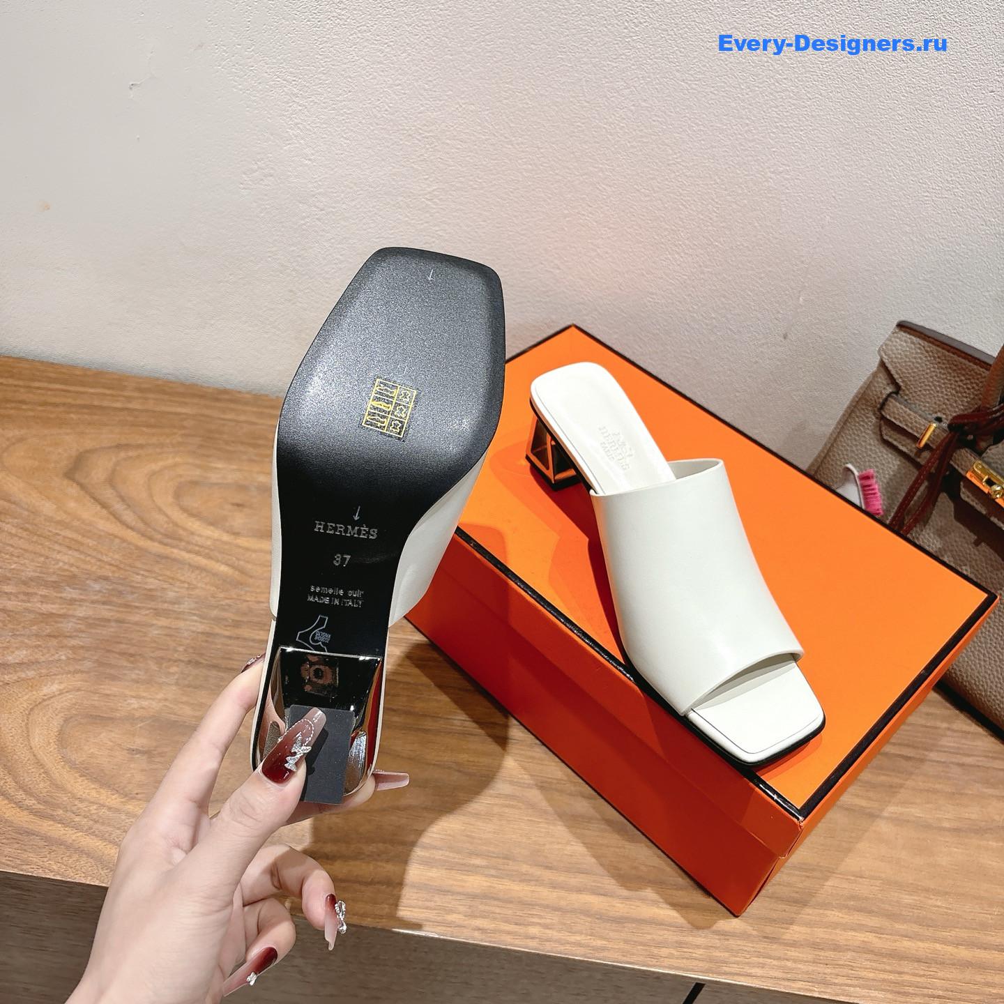 H**me5 white suede helia mules