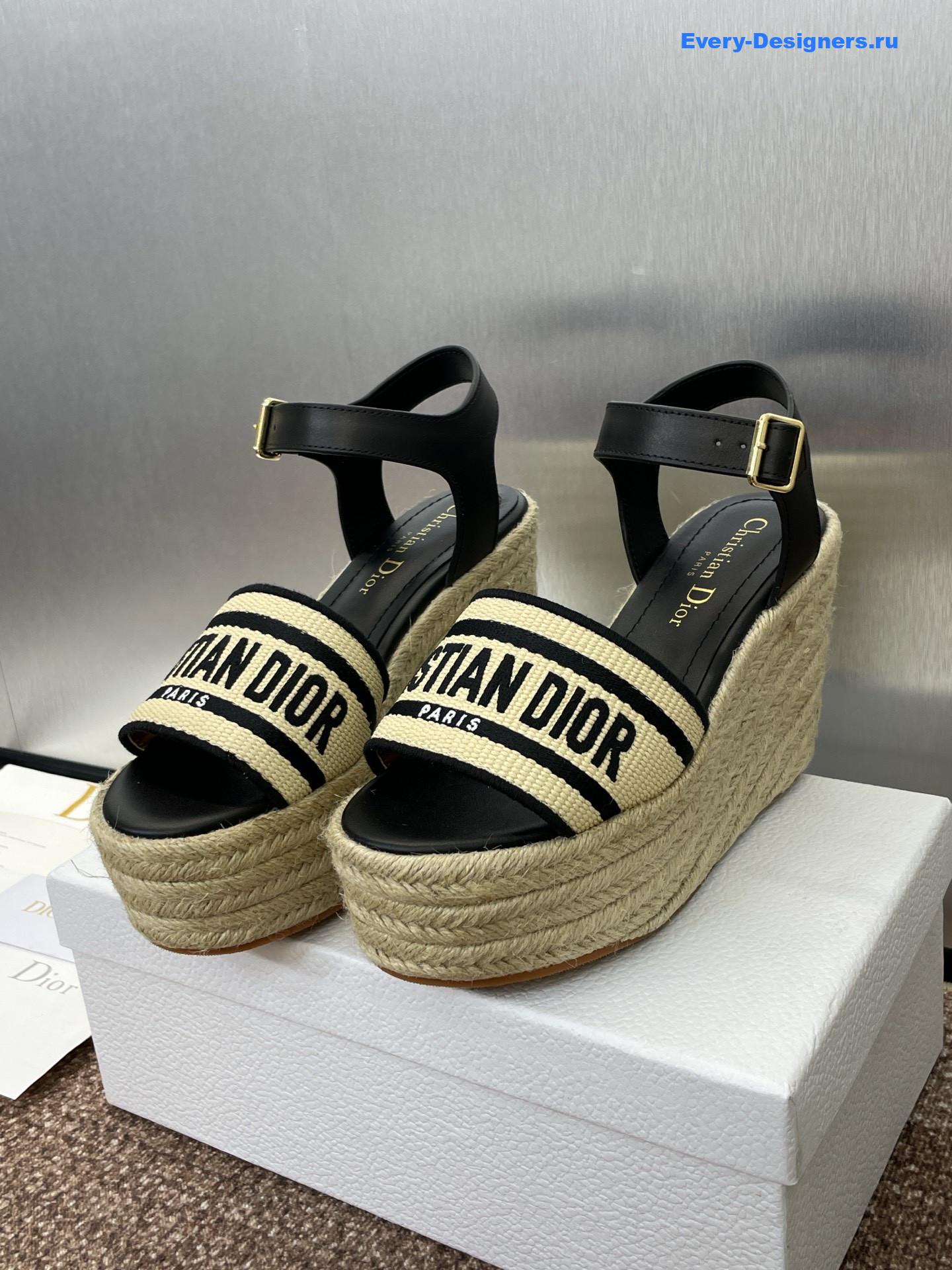 D10r dway wedge sandals